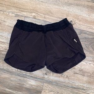 Lululemon tracker-low rise lined shorts - black size 4